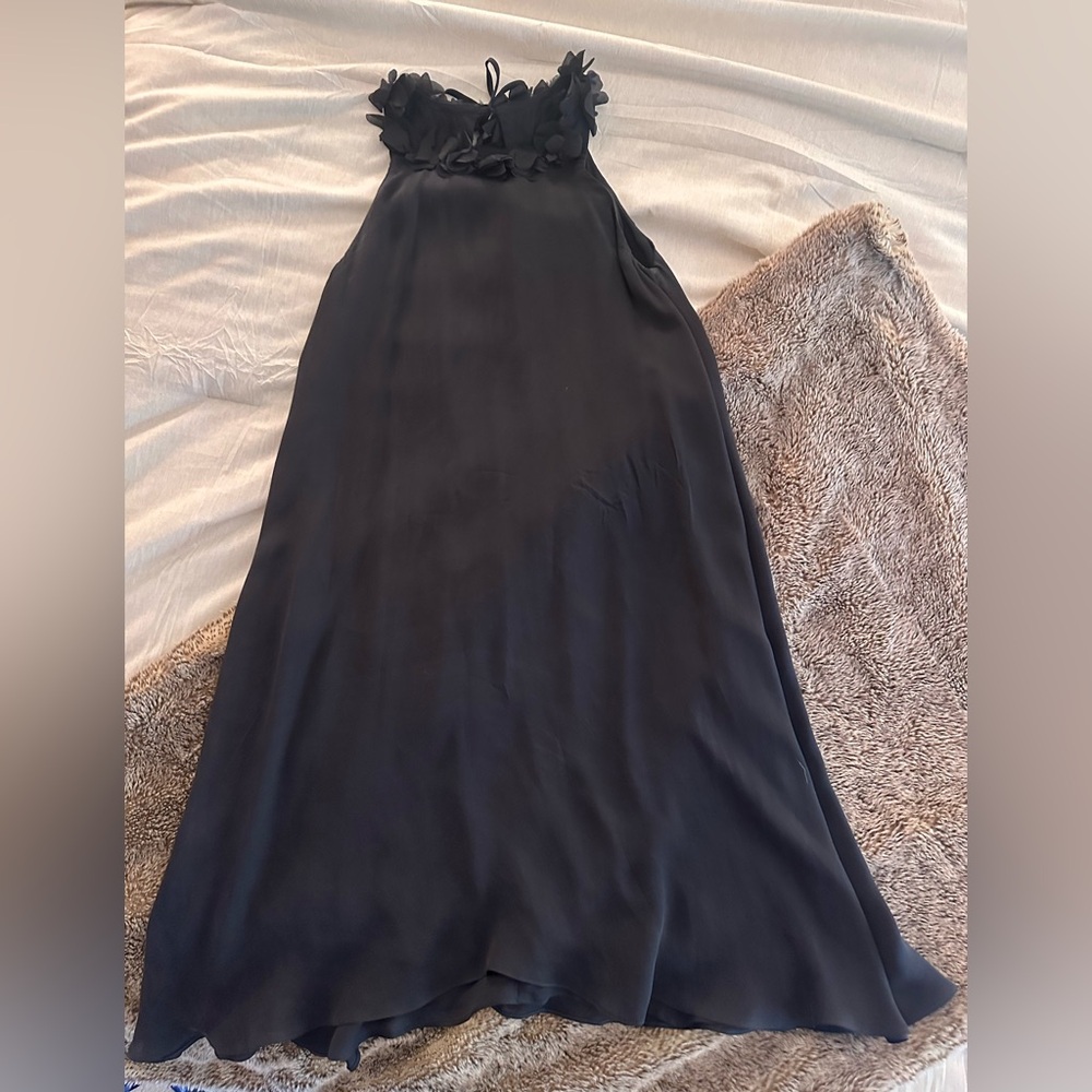 100% silk midi dress Velvet by Graham and Spencer 🖤